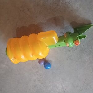 Little Tykes water toy sprinkler with balls